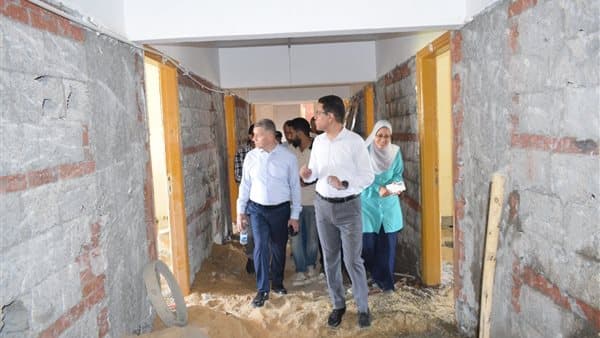 Benha University President reviews campus maintenance