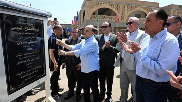رئيس الوزراء يفتتح مجمع خدمات سندبسط