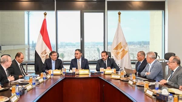 Supply and Agriculture Ministers Discuss "Carry On" Company