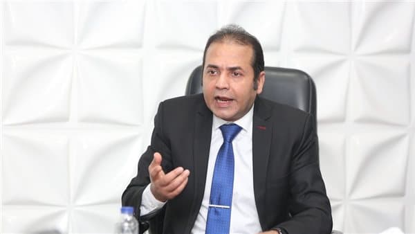 رئيس الاتصالات يربط بيع الخط بالهوية لحل شرائح الوهمية