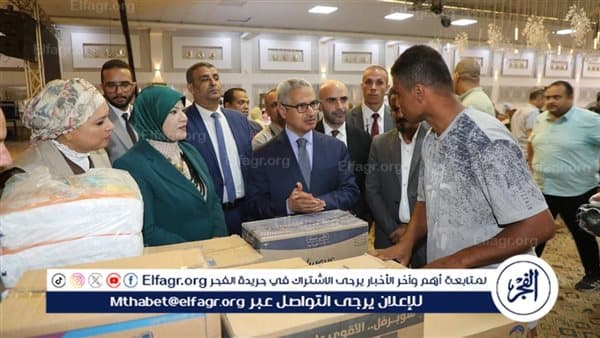 محافظ بني سويف يسلّم عقود تمويل 45 مشروعًا