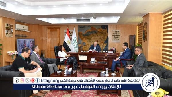 محافظ الفيوم يتحدث مع تنظيم الاتصالات عن التوعية الرقمية