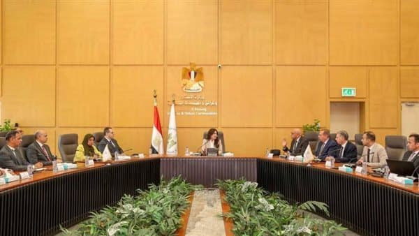 Housing Minister discusses Cairo transit with officials