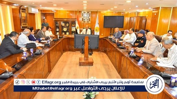 محافظ أسيوط يناقش وضع المنشآت التعليمية