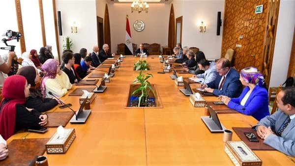 وزير الخارجية يلتقي بأوائل الثانوية