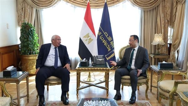 وزير الاتصالات يناقش مشاريع مطروح