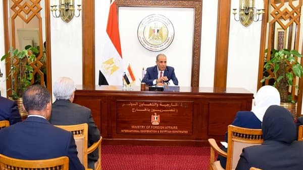 وزير الخارجية يلتقي بقطاع التعاون الدولي