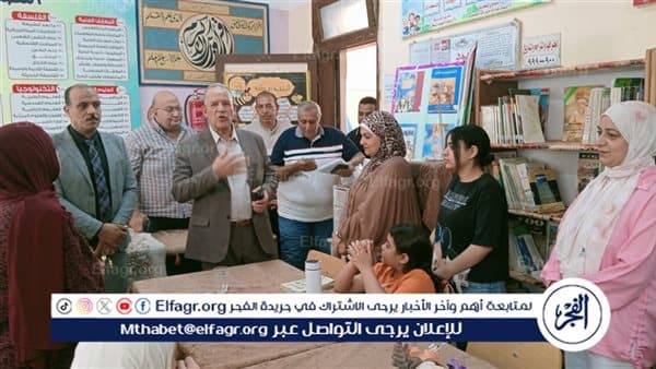 وكيل تعليم أسيوط يراجع تحكيم مسابقة فرسان القراءة