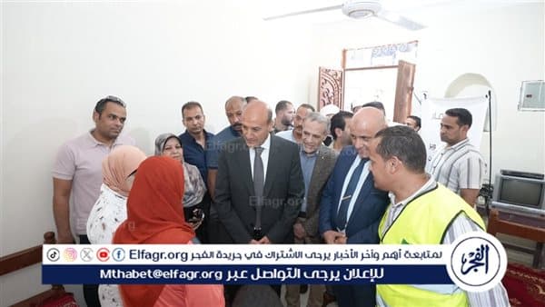 محافظ أسيوط يتفقد منازل الأسر المستفيدة في أبوتيج
