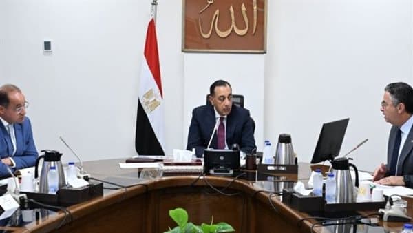 رئيس الوزراء يناقش تسوية التشابكات المالية