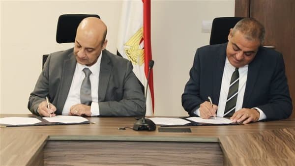 أسمنت سينا توقع بروتوكول مع الوزارة لتنمية الكوادر
