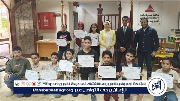 Assiut Governor issues certificates at Deir Al-Jinadla