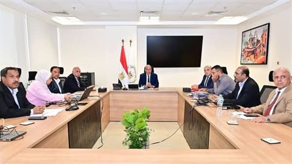 وزير الري يراجع أعمال المياه الجوفية ورؤية التحول الرقمي للآبار