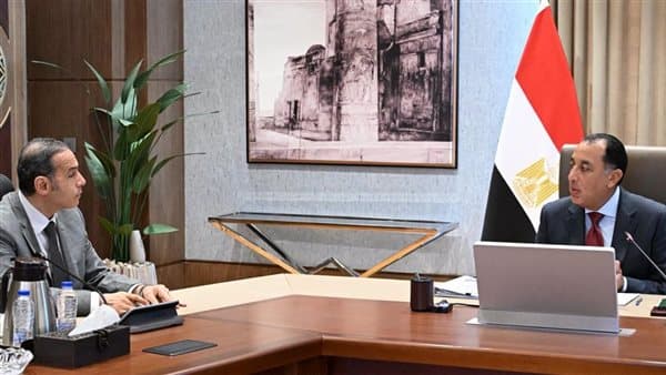 رئيس الوزراء يناقش آخر تطورات القطاع المالي غير المصرفي