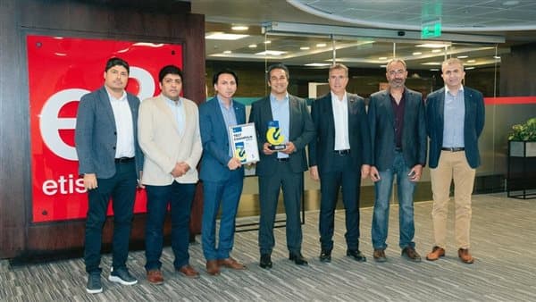 إي آند مصر تتصدر أداء شبكات المحمول في مصر
