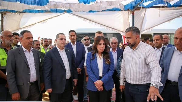 وزيرة الإسكان تتابع مشاريع المرافق في العبور