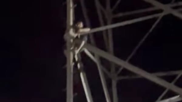 Husband Threatens Suicide at Telecom Tower