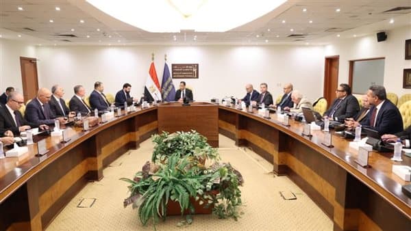 وزير الاتصالات يناقش منطقة لمراكز البيانات والذكاء الاصطناعي