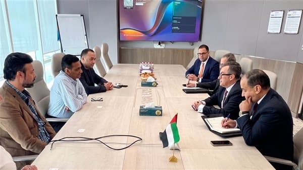 وزير التخطيط يناقش تعزيز الاستثمار بدبي