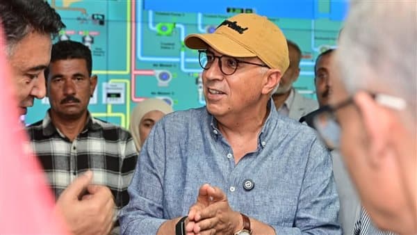 Water Minister Reviews Suez Supply