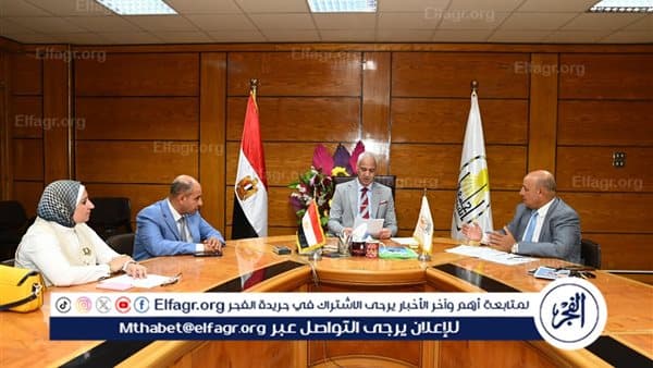 رئيس أسيوط يناقش خطة مركز الدراسات المجتمعية