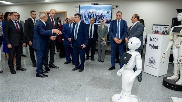 وزير الطيران يزور فرع الأكاديمية بعلمين