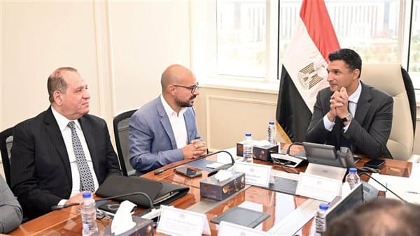Industry Minister reviews 6 billion EGP investments