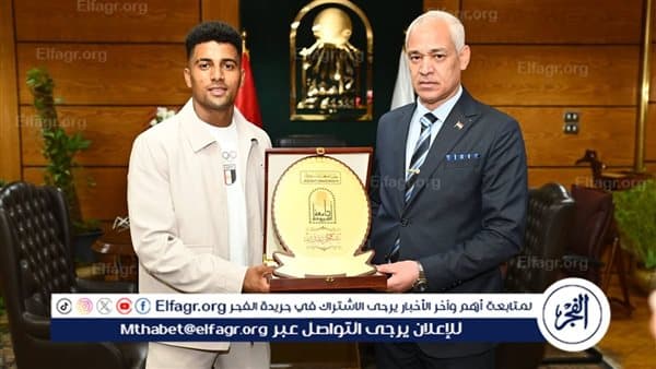 رئيس جامعة أسيوط يرحب بنور زكي بعد إنجازات المتوسط