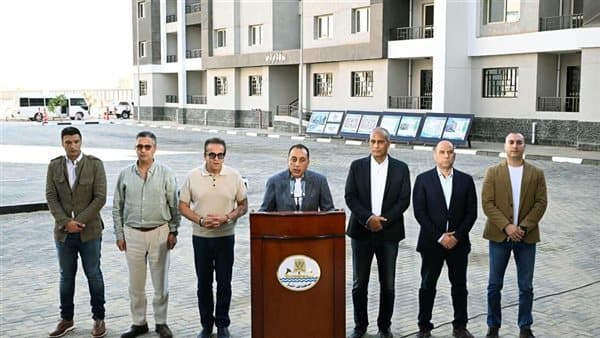 رئيس الوزراء يزور مشاريع تطوير المحافظات