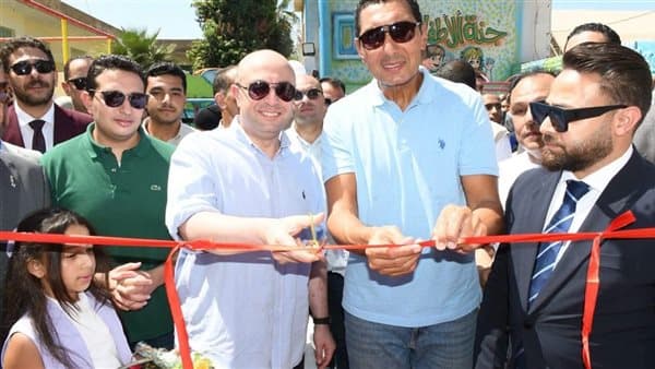 جوهر نييل والمحافظ يطلقان مسبح النادي ويتفقدان معرض المشغولات