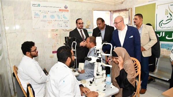 رئيس الوزراء يطلع على نتائج قافلة الفيوم الطبية
