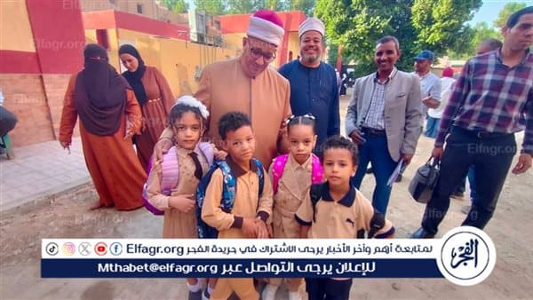 رئيس الأزهر يتفقد مجمع نجع الطويل في أول أيام الدراسة