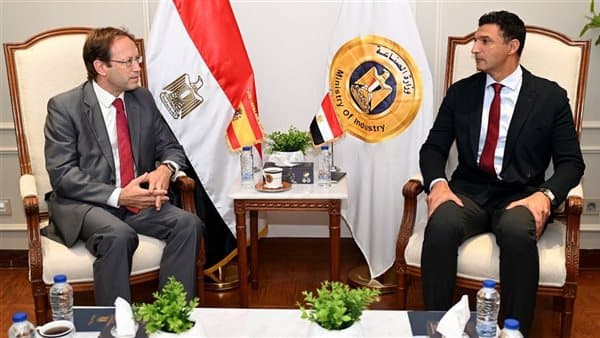 Industry Minister Talks with Spain on Industrial Ties
