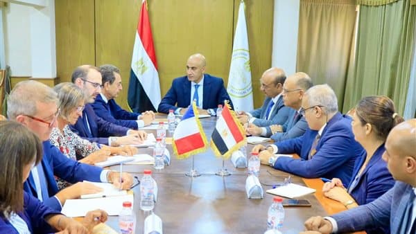 عبداللطيف وسفير فرنسا يتفقان على تعزيز التعاون في التعليم