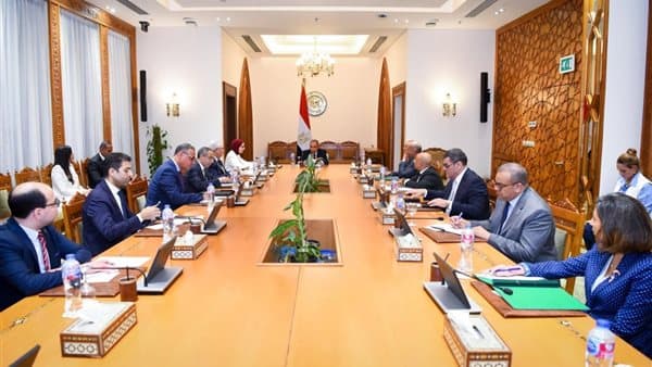 وزير الخارجية يناقش إزالة الألغام