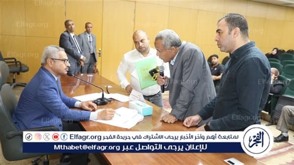 محافظ بني سويف يستمع لمطالب المواطنين
