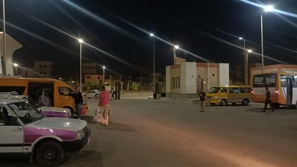 انتظام حركة الركاب بمجمع قنا