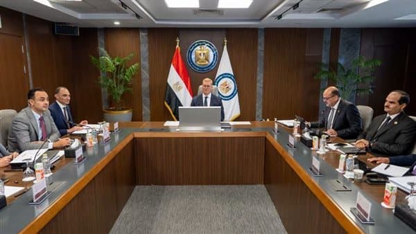 وزير البترول يثمن زيادة إنتاج البتروكيماويات