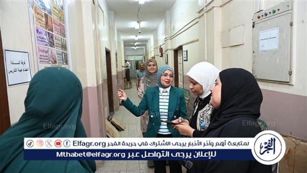 عميد تربية أسيوط يراجع استعدادات الكلية للعام الجديد