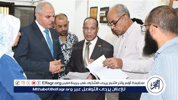 رئيس جامعة قناة السويس يزور إدارة الطلاب في بداية الدراسة