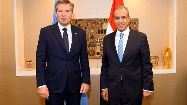وزير الخارجية يلتقي بمسؤول الإغاثة الأممي