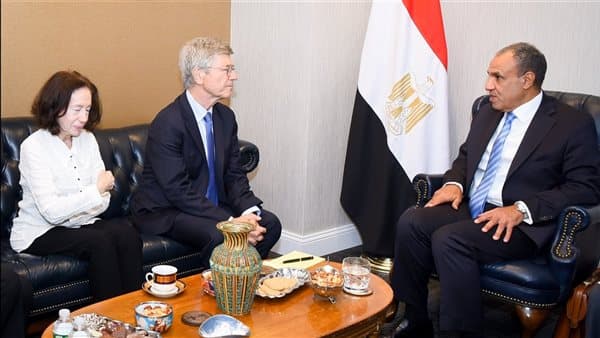 وزير الخارجية يزور شبكة حلول التنمية المستدامة