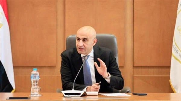 Education Minister Warns of Year-Long Suspension for Recording Devices