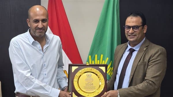 إدارة الشروق تكرم رئيس المدينة