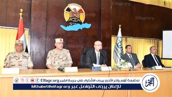 محافظ الفيوم يكرم أسر الشهداء والمصابين