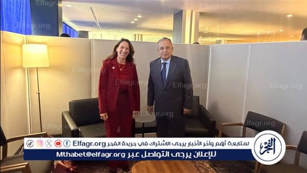نبيل فهمي يتباحث مع ممثلة الأطفال