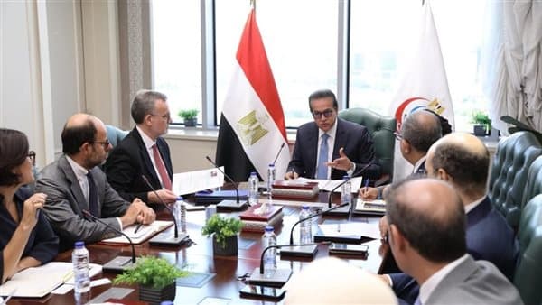Health Minister reviews cooperation with European Bank