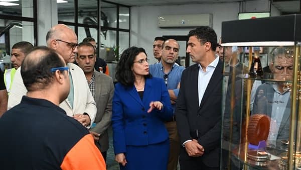 Industry Minister visits factory sites in Al-Ameriya
