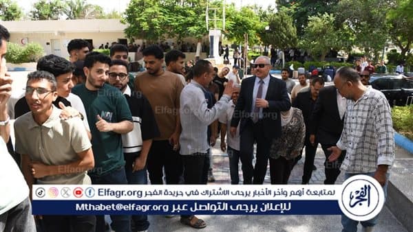 Suez Canal University president reviews student housing