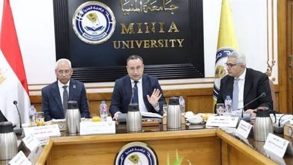 وزير التعليم يترأس اجتماع الجامعات في المنيا